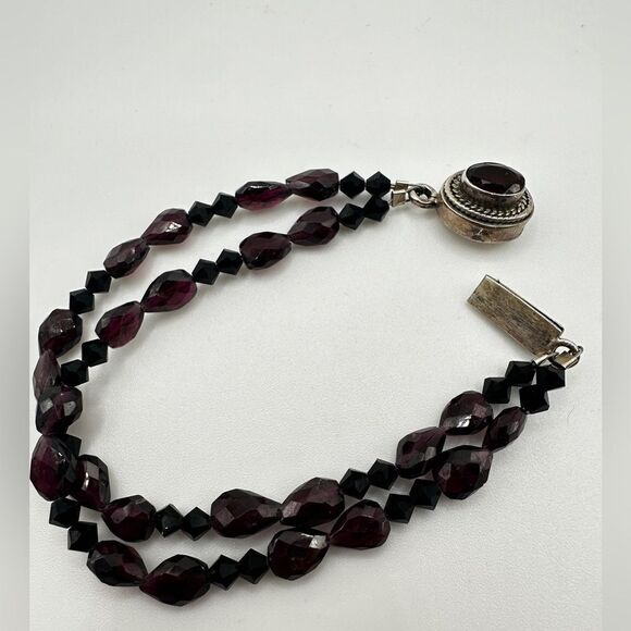 Faceted garnet in a sterling silver clasp with garnet, crystal beaded bracelet! - Picture 9 of 13